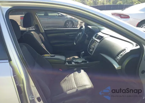 2018 Nissan Altima 2.5/S/Sv/Sl/Sr z USA, uszkodzony, nr VIN 1N4AL3AP0JC246884